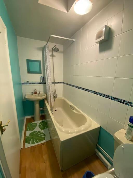 Cosy Apartment With Private Access And Kitchenette In Guildford (Adults Only) Worplesdon Esterno foto