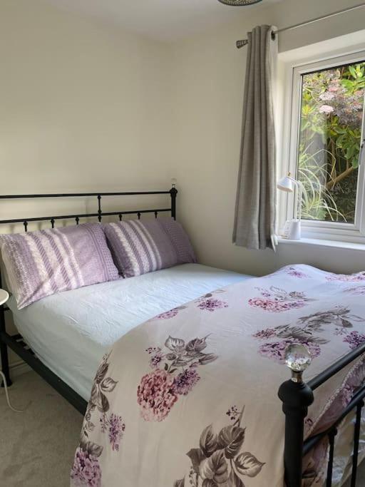 Cosy Apartment With Private Access And Kitchenette In Guildford (Adults Only) Worplesdon Esterno foto