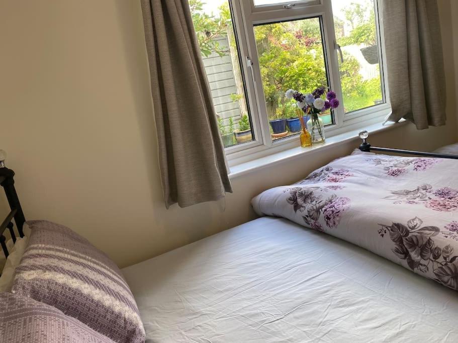 Cosy Apartment With Private Access And Kitchenette In Guildford (Adults Only) Worplesdon Esterno foto