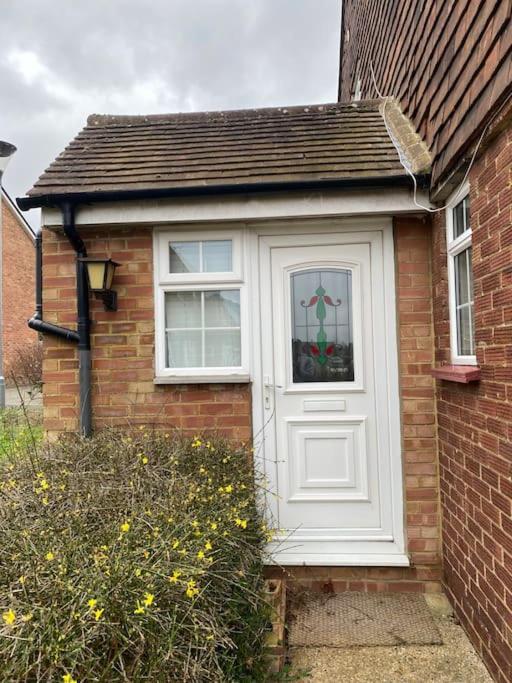 Cosy Apartment With Private Access And Kitchenette In Guildford (Adults Only) Worplesdon Esterno foto